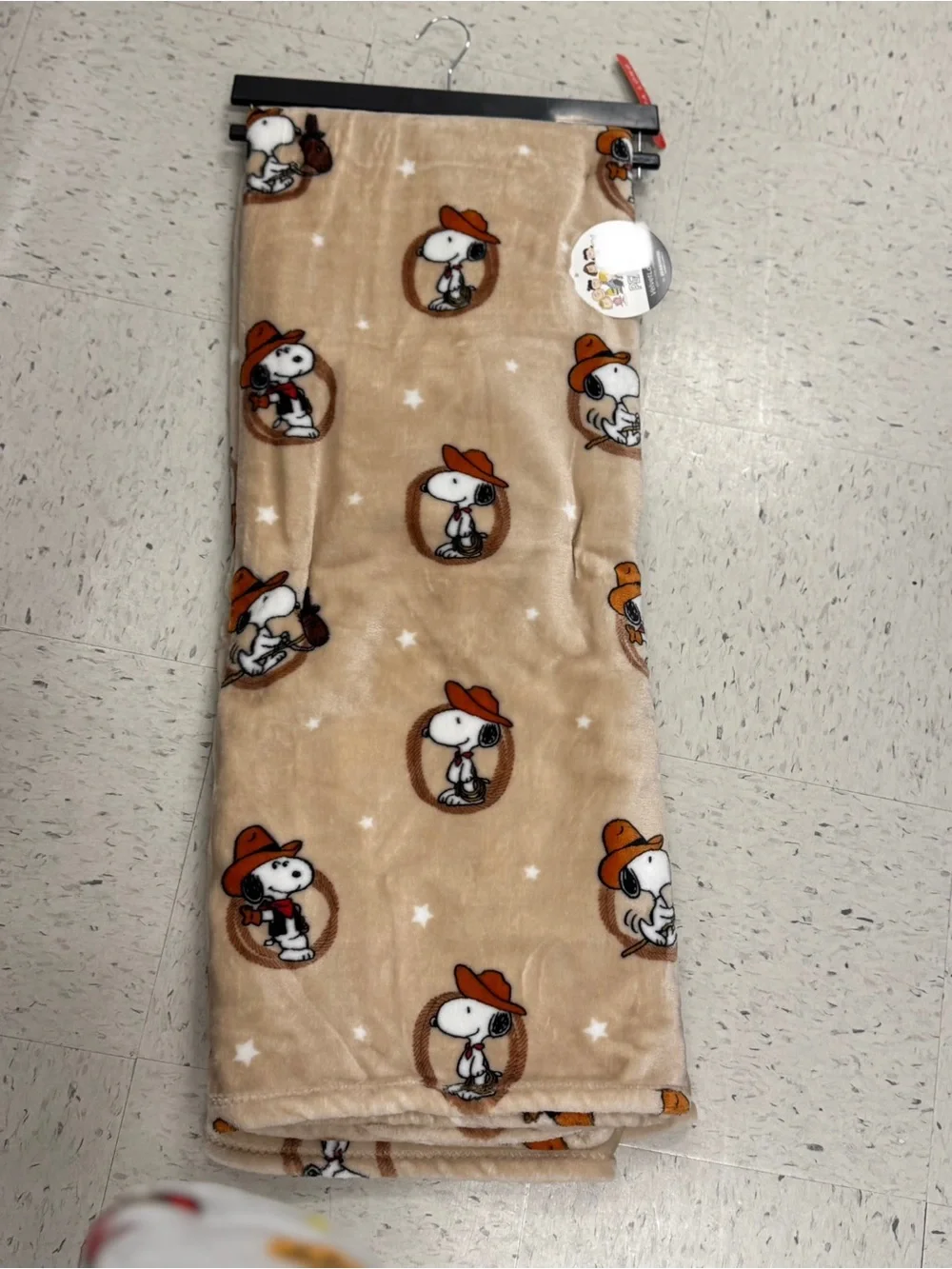 Peanuts Snoopy Beige Blanket - Cozy Plush